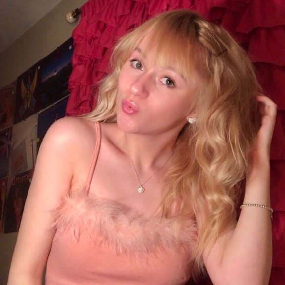 Meet your Posher, Erika - Picture 3 of 3